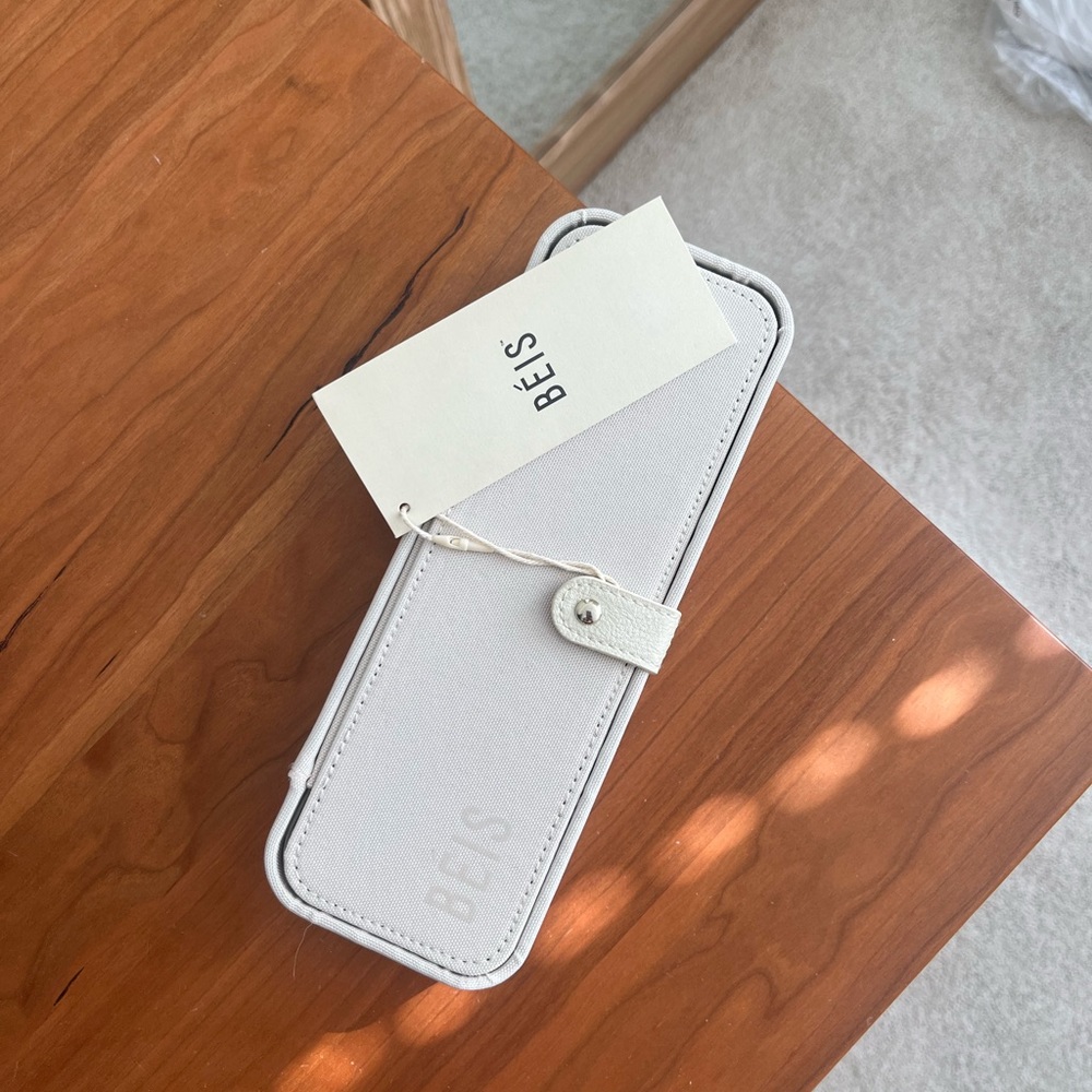 Beis jewelry case